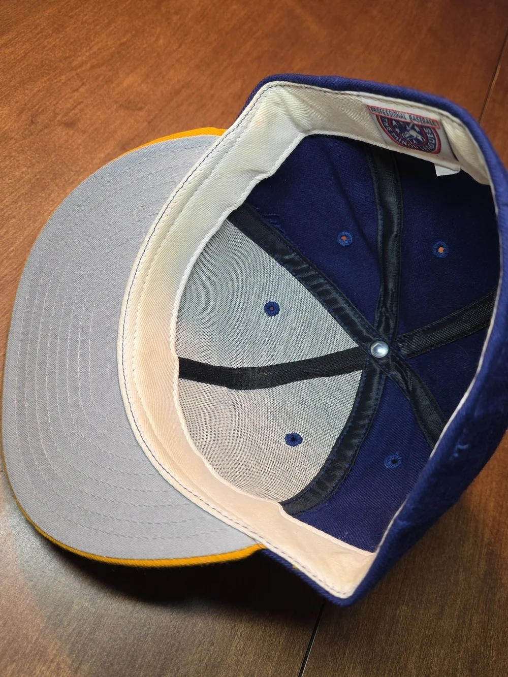 Vintage New Era 5950 1990s Omaha Royals Minor League 7 1/4 Fitted Wool Hat Cap